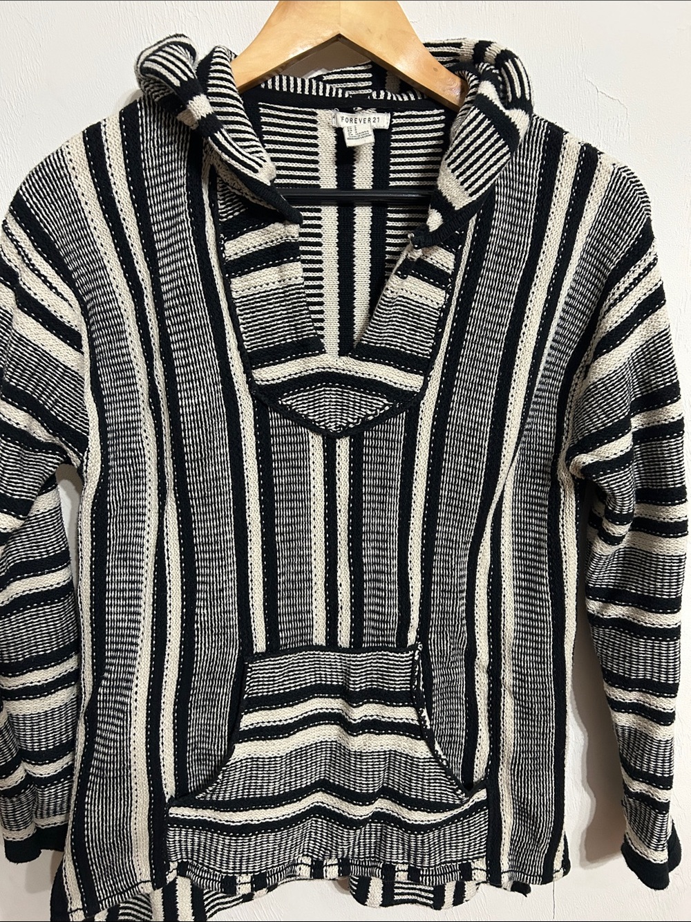 Forever 21 Black and White Striped Crewneck Hoodie Sweater Size S
